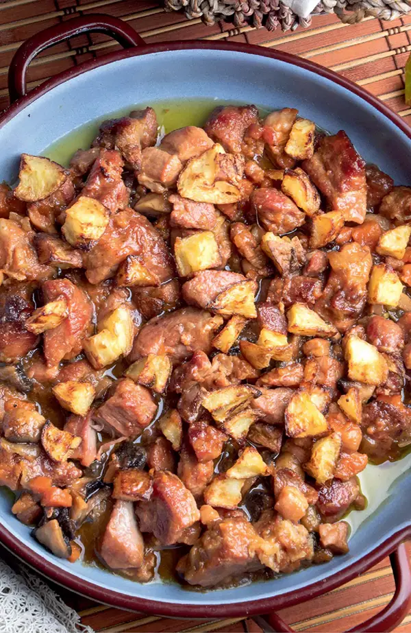 Ragú de magro de cerdo en la olla exprés