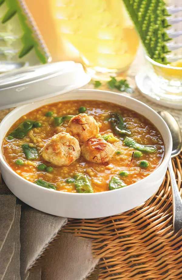 Arroz con verduras y albóndigas de pescadilla